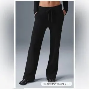 パンツ [Alo Yoga] Snuggle Up Sweater High-Waist Wide Leg Pant Snuggle Up Sweater High-Waist Wide Leg Pant - Black | ALO